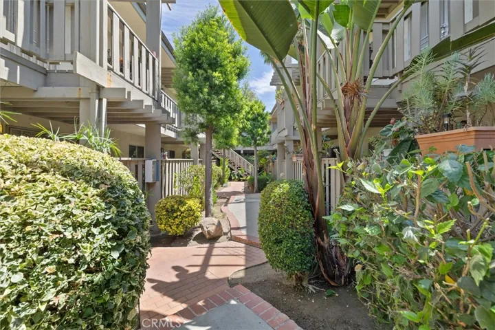 3265 Santa Fe Avenue 60, Long Beach, California 90810