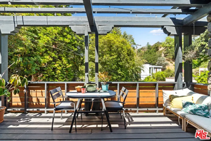 10275 Oletha Lane, Los Angeles, California 90077
