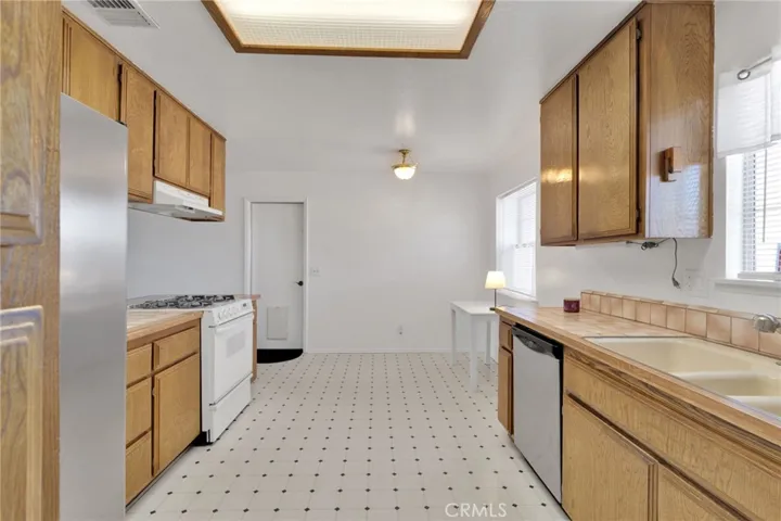 13252 Setancket Road, Apple Valley, California 92308