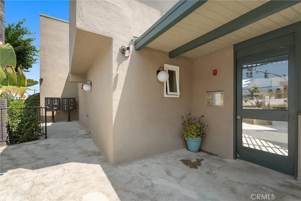 1112 Beryl Street 8, Redondo Beach, California 90277 home-pic-3