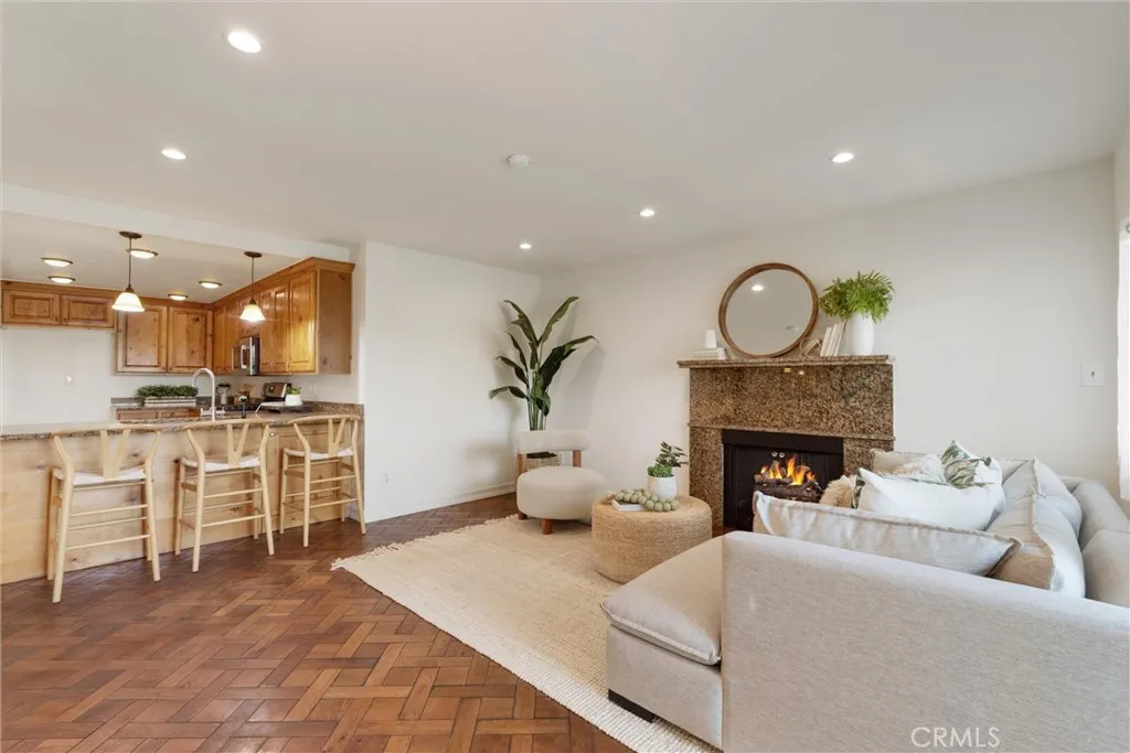 1112 Beryl Street 8, Redondo Beach, California 90277 home-pic-6
