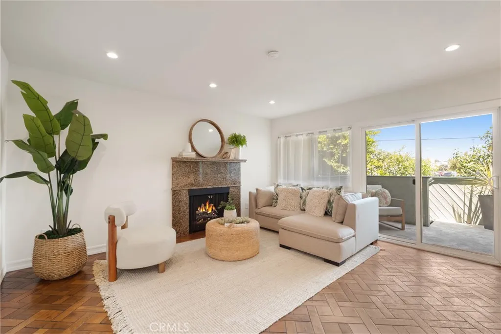 1112 Beryl Street 8, Redondo Beach, California 90277 home-pic-7