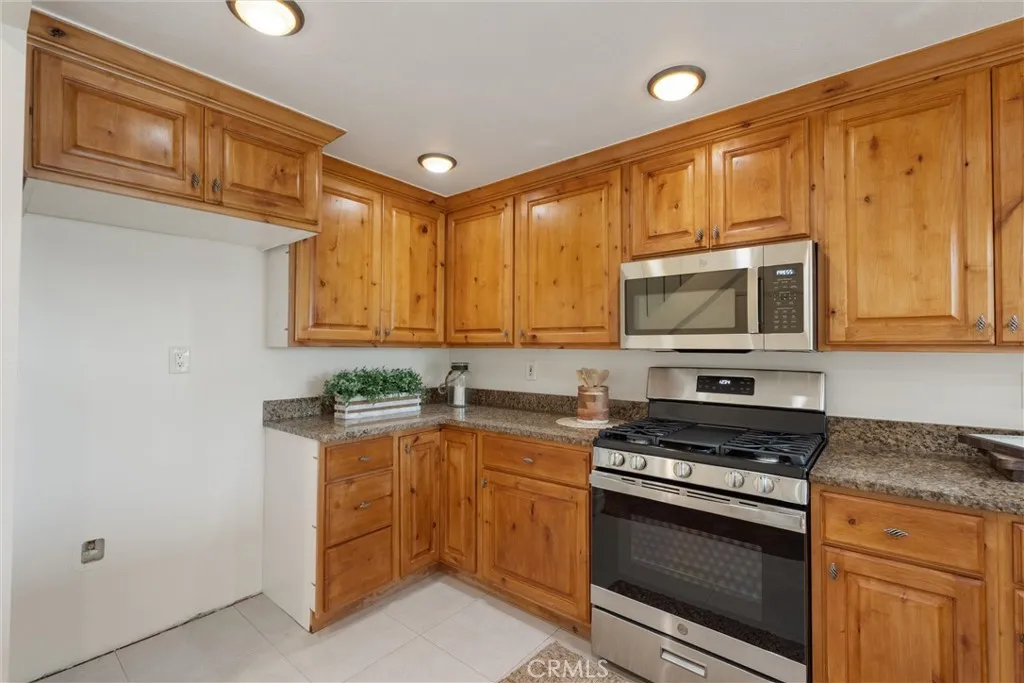 1112 Beryl Street 8, Redondo Beach, California 90277 home-pic-11