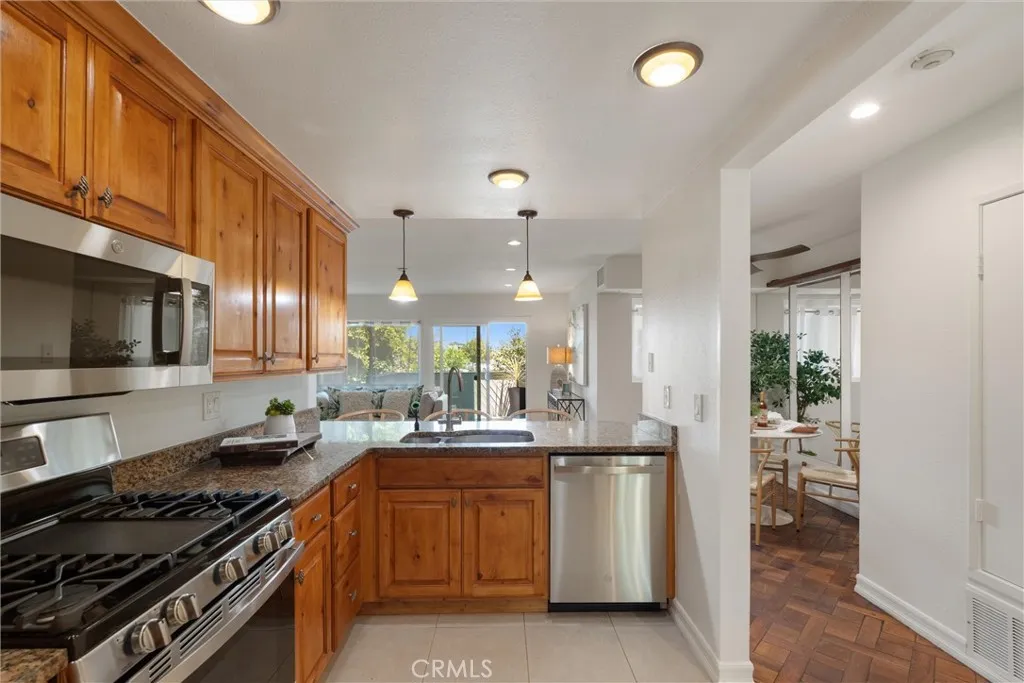 1112 Beryl Street 8, Redondo Beach, California 90277 home-pic-10