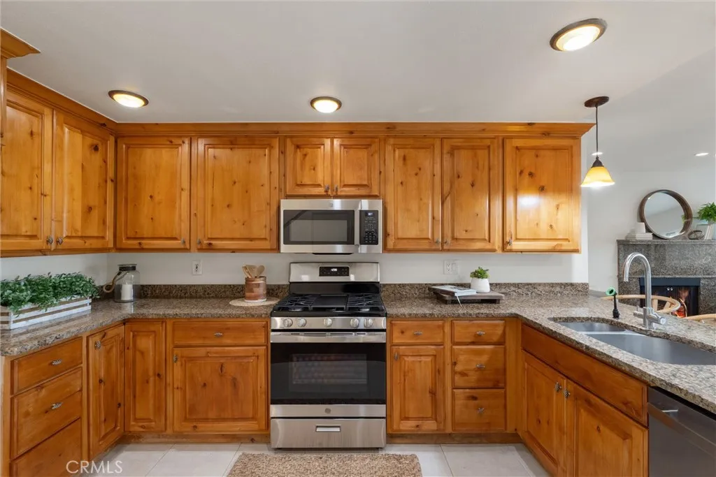 1112 Beryl Street 8, Redondo Beach, California 90277 home-pic-12