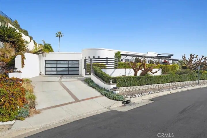 Situated in the prestigious Mystic Hills neighborhood of Laguna Beach, this 3,038 square foot custom home, mostly single level, boasts opulent amenities and abundant space for entertaining.