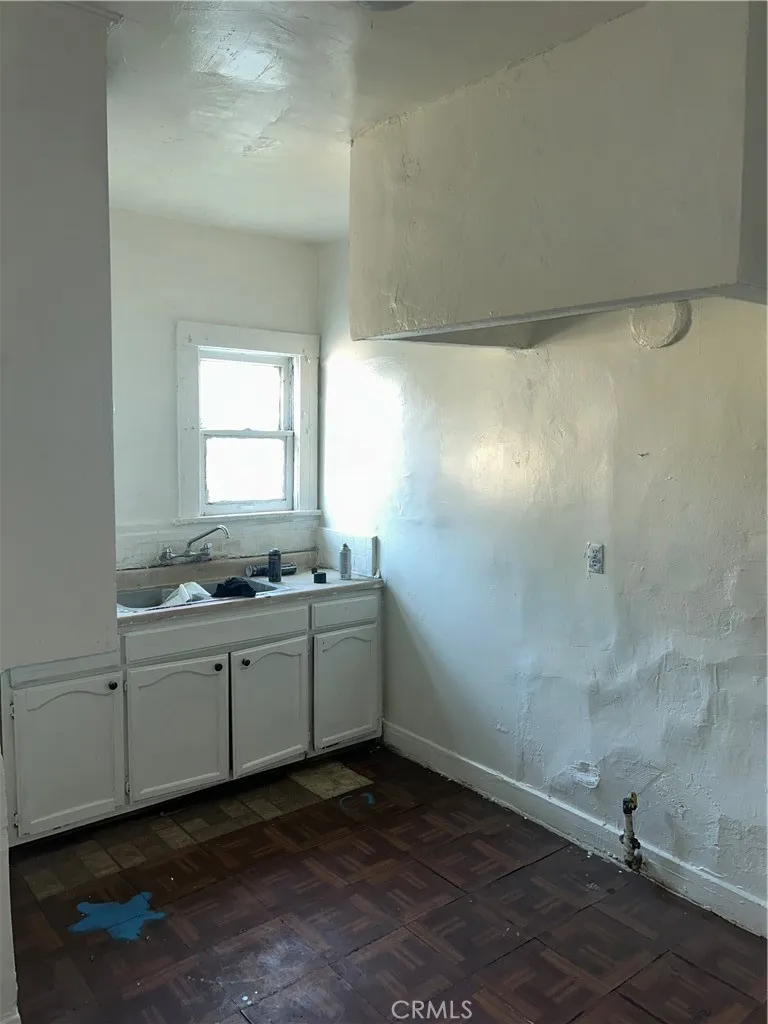146 E 45th Street, Los Angeles, California 90011 home-pic-8