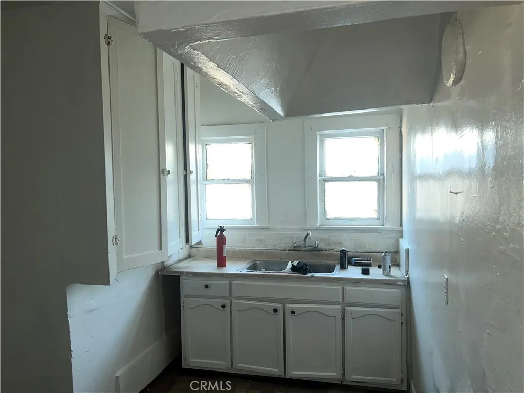 146 E 45th Street, Los Angeles, California 90011 home-pic-16