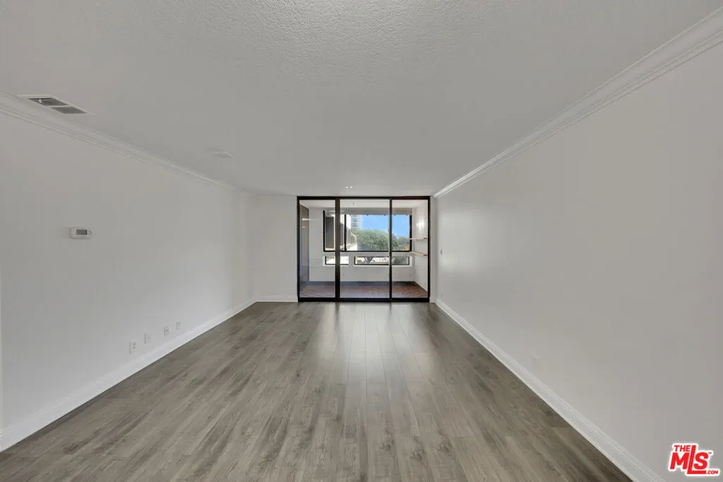 121 S Hope Street 429, Los Angeles, California 90012 home-pic-17
