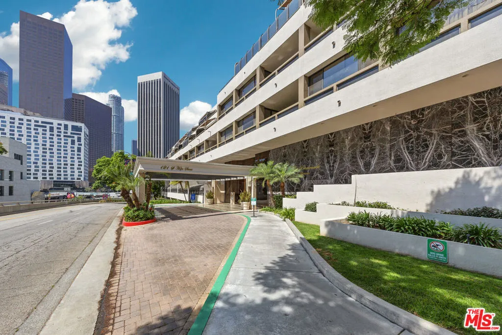 121 S Hope Street 429, Los Angeles, California 90012 home-pic-27