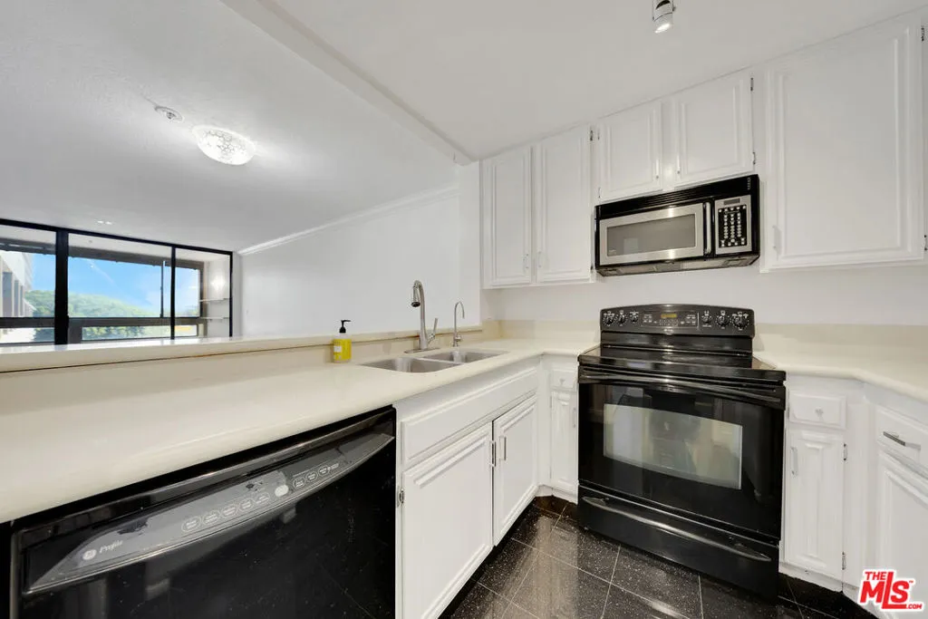 121 S Hope Street 429, Los Angeles, California 90012 home-pic-10