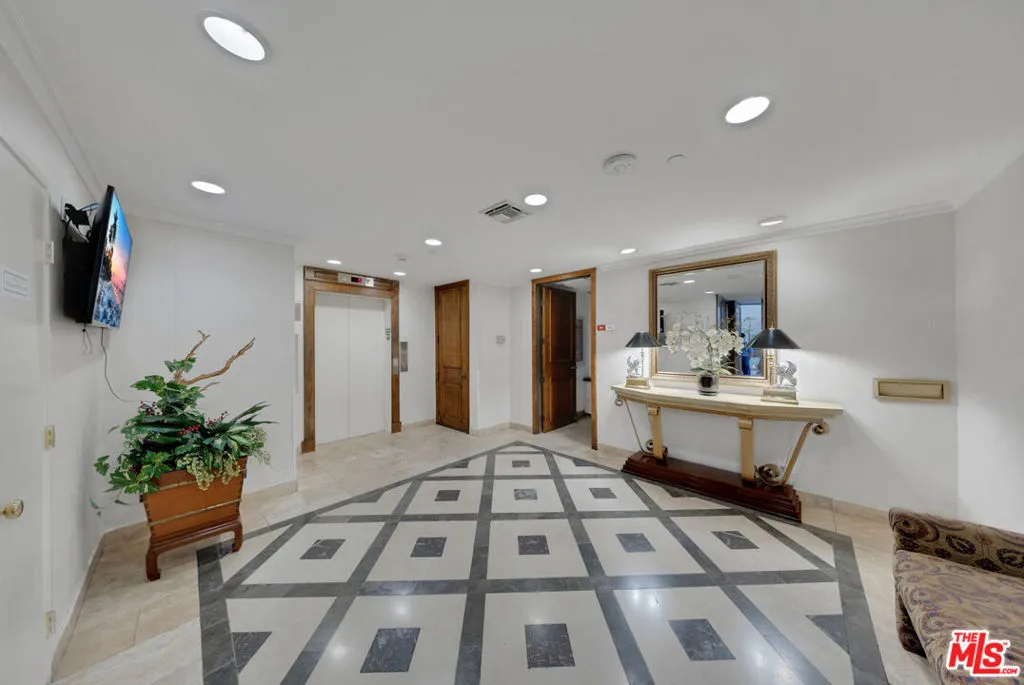 121 S Hope Street 429, Los Angeles, California 90012 home-pic-36