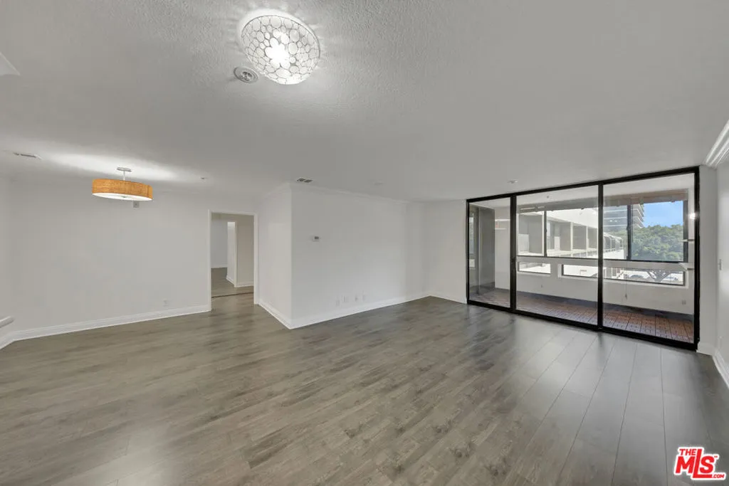 121 S Hope Street 429, Los Angeles, California 90012 home-pic-16