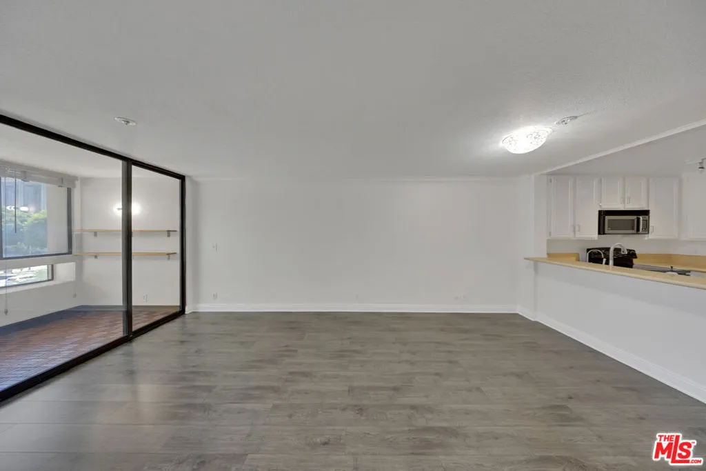 121 S Hope Street 429, Los Angeles, California 90012 home-pic-5