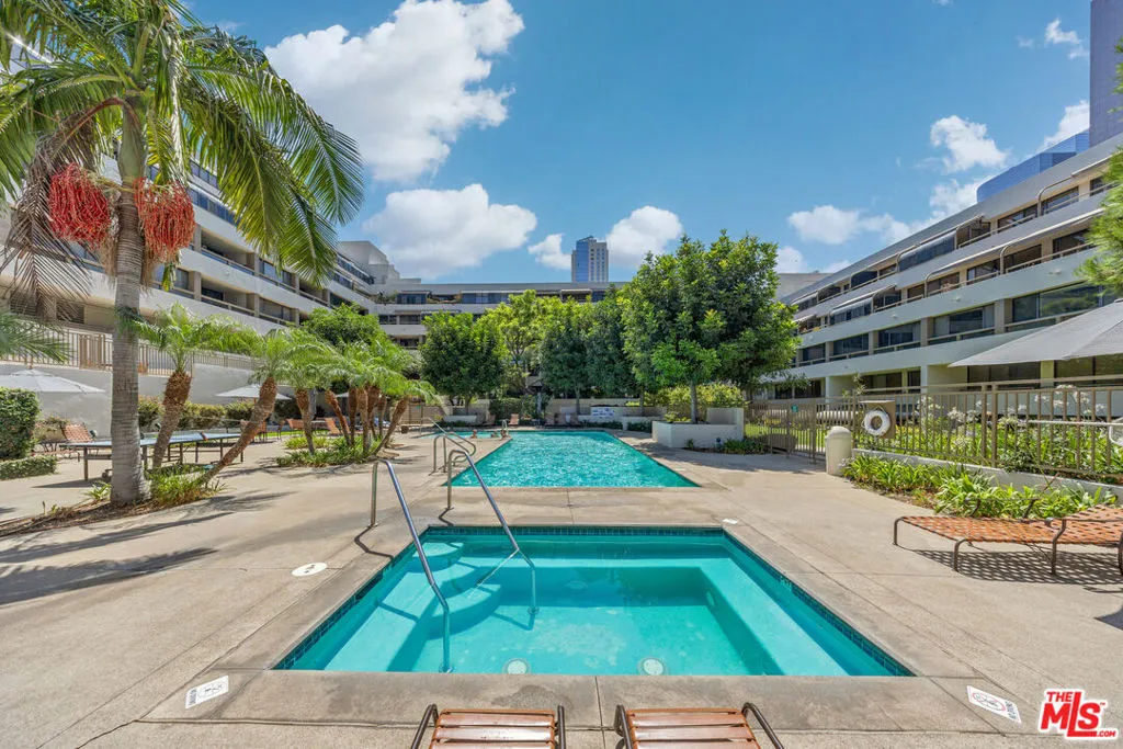 121 S Hope Street 429, Los Angeles, California 90012 home-pic-40