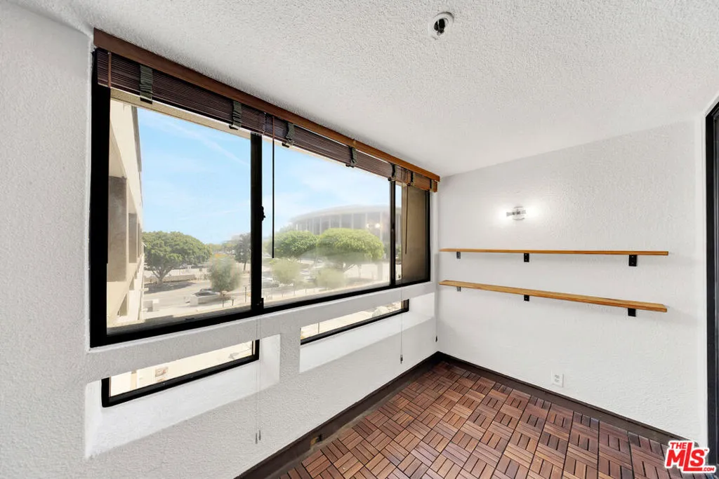 121 S Hope Street 429, Los Angeles, California 90012 home-pic-6