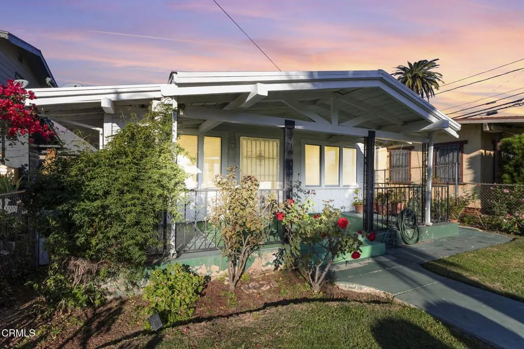 851 N Rampart Boulevard, Los Angeles, California 90026 home-pic-0