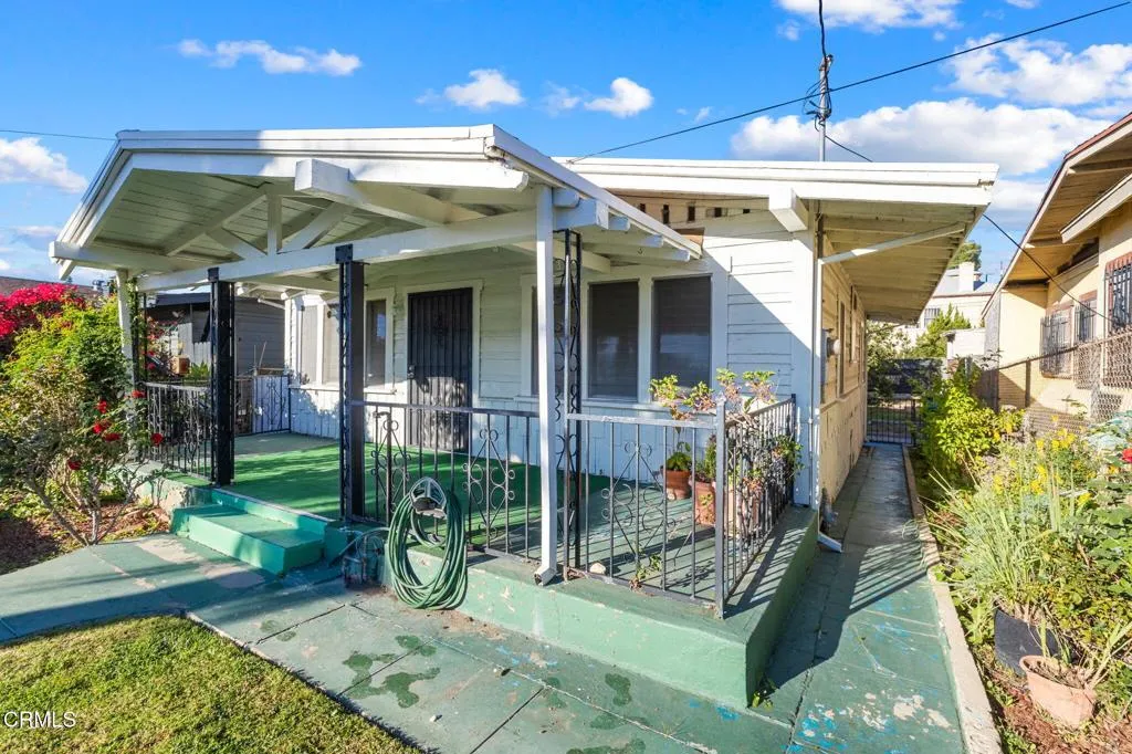 851 N Rampart Boulevard, Los Angeles, California 90026 home-pic-1
