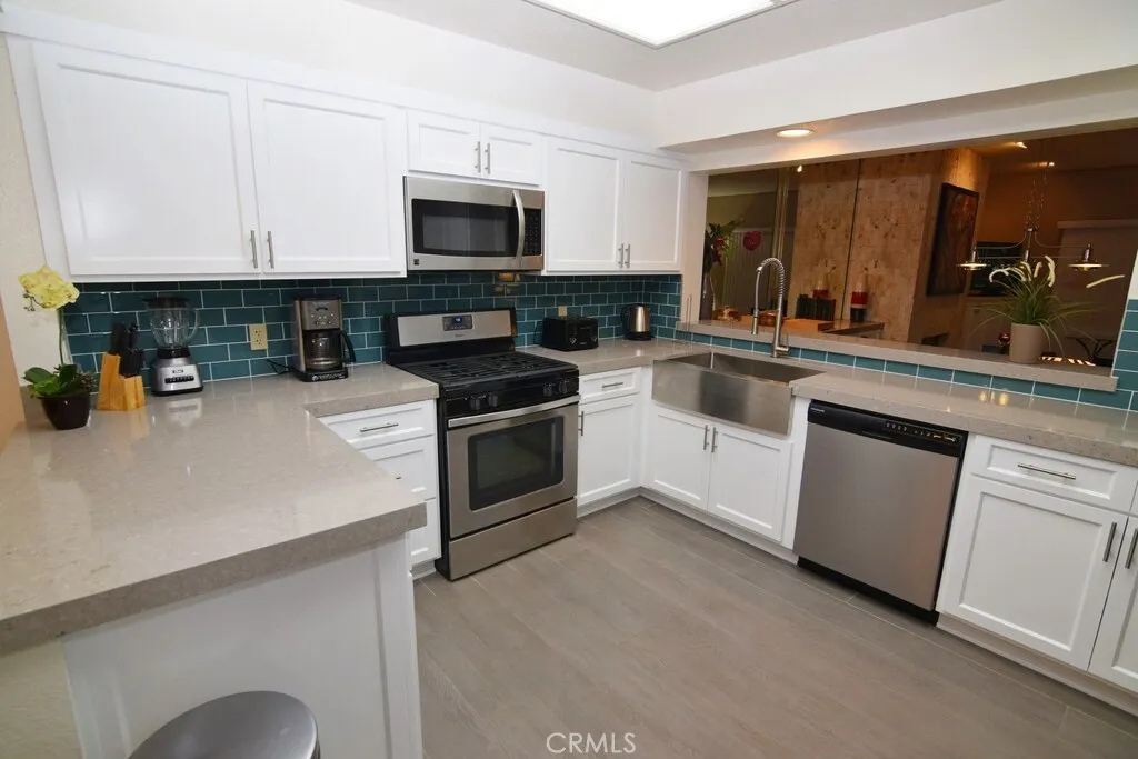 144 Desert Falls Circle, Palm Desert, California 92211 home-pic-3