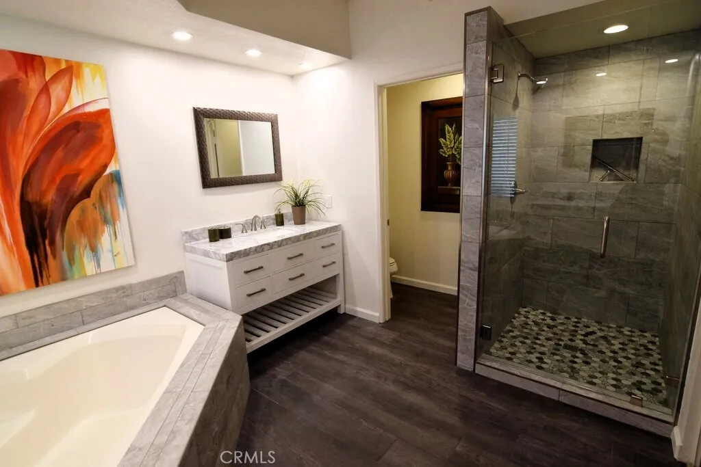 144 Desert Falls Circle, Palm Desert, California 92211 home-pic-6