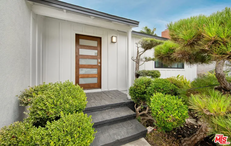 12034 Alberta Drive, Culver City, California 90230