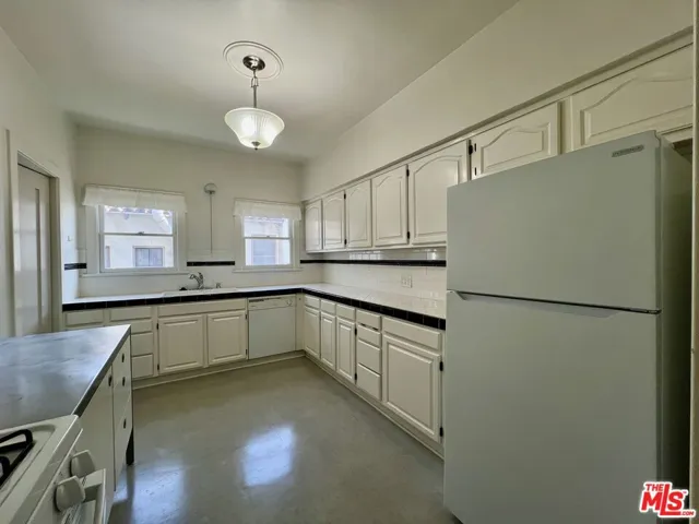 143 N Sycamore Avenue, Los Angeles, California 90036