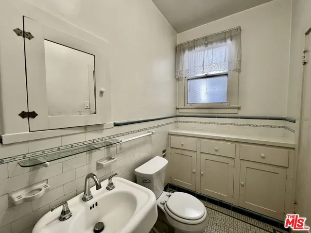 143 N Sycamore Avenue, Los Angeles, California 90036