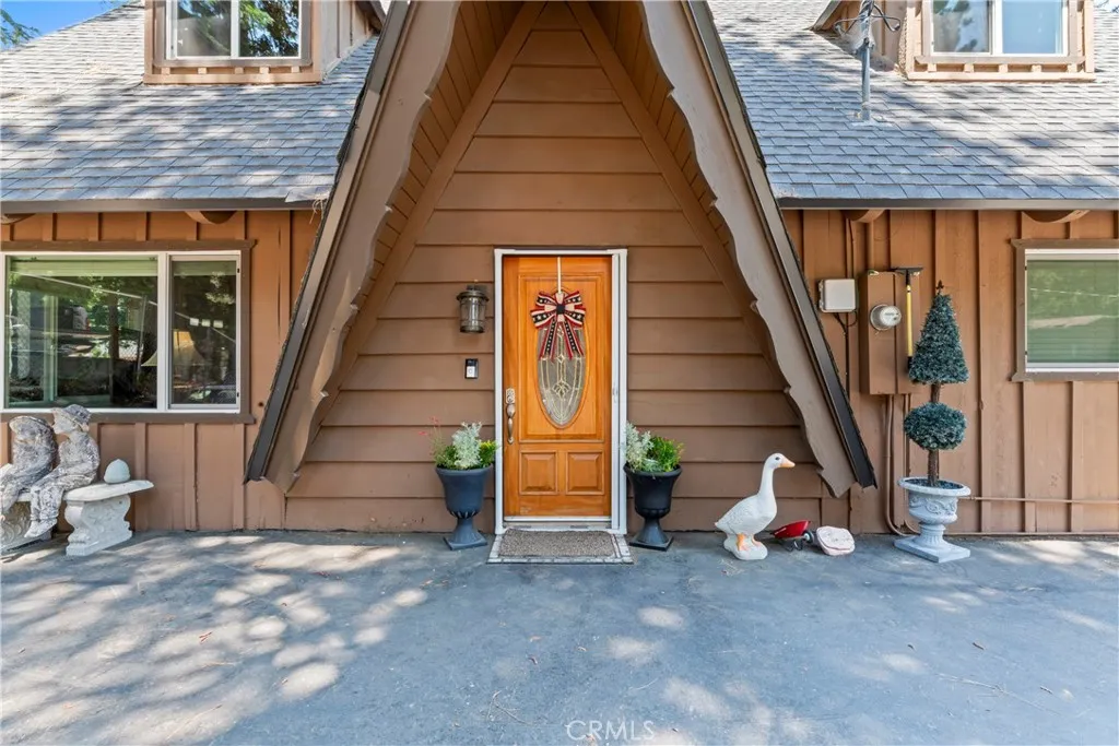 31466 Onacrest Drive, Running Springs, California 92382 home-pic-3