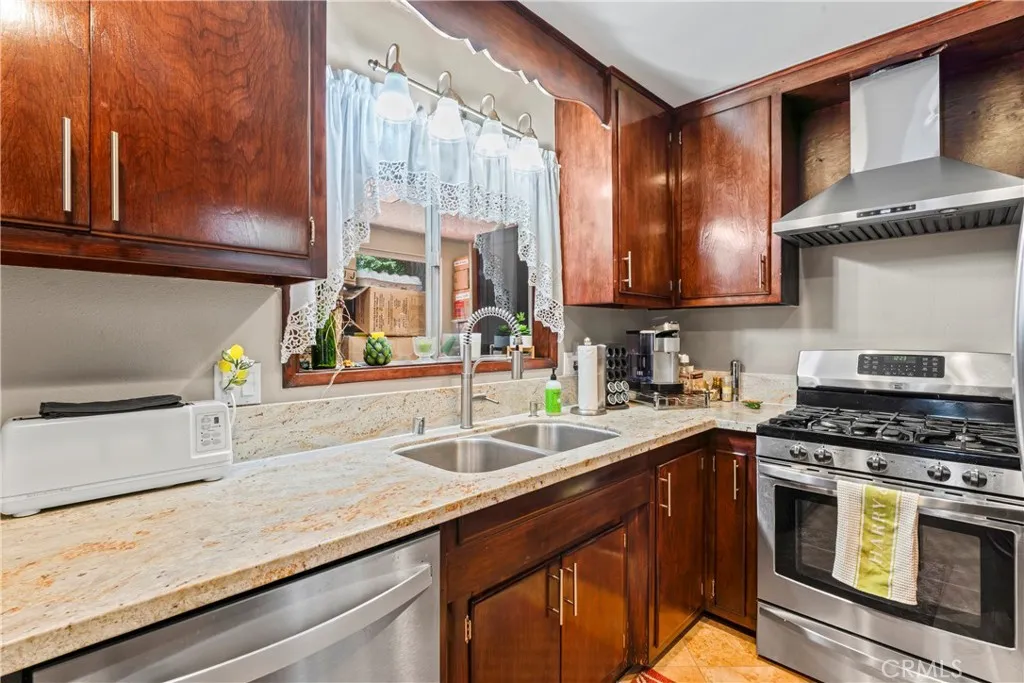 31466 Onacrest Drive, Running Springs, California 92382 home-pic-19