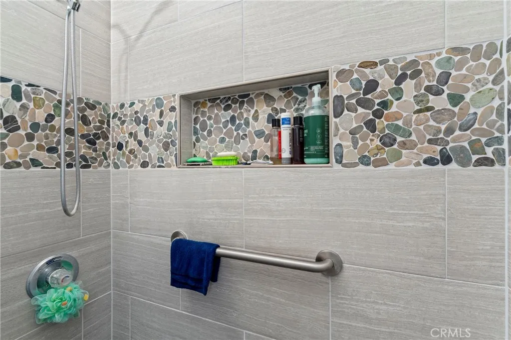 31466 Onacrest Drive, Running Springs, California 92382 home-pic-24