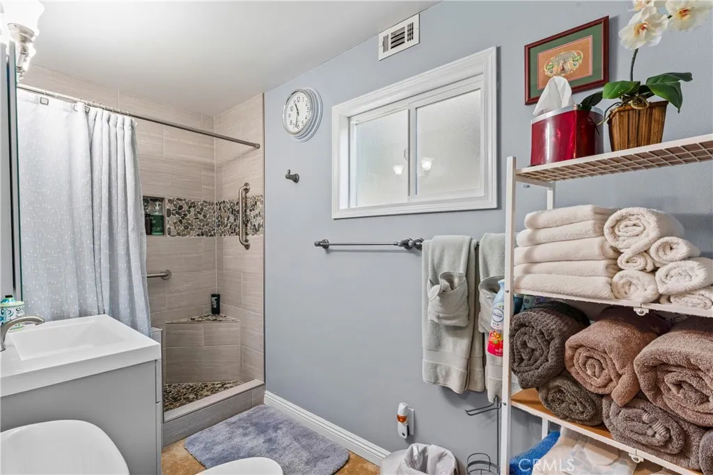 31466 Onacrest Drive, Running Springs, California 92382 home-pic-22