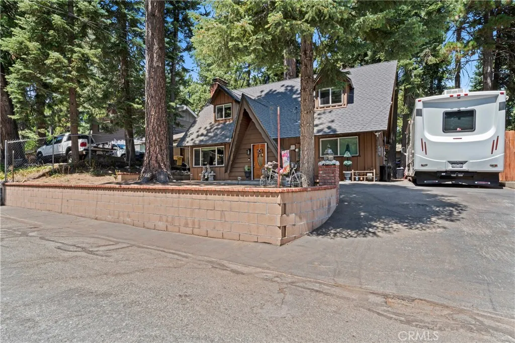 31466 Onacrest Drive, Running Springs, California 92382 home-pic-2