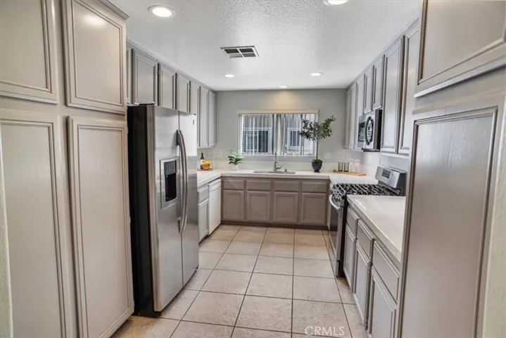25708 Holiday Circle B, Stevenson Ranch, California 91381