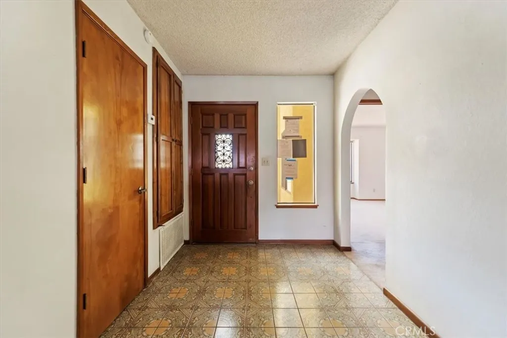 12690 Augusta Way, Victorville, California 92395 home-pic-3