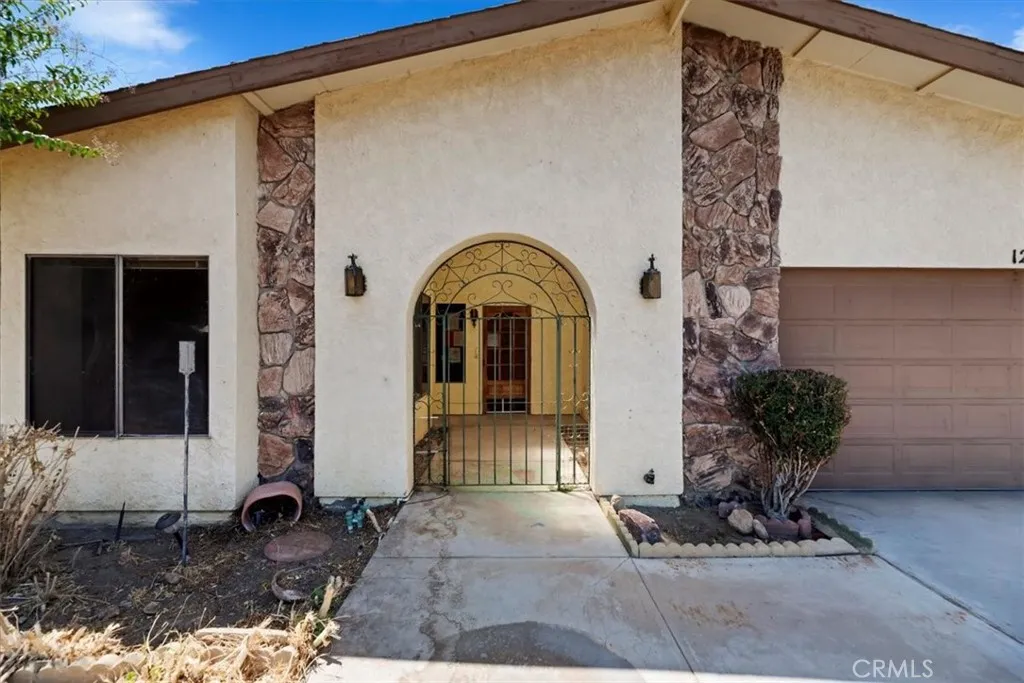 12690 Augusta Way, Victorville, California 92395 home-pic-1