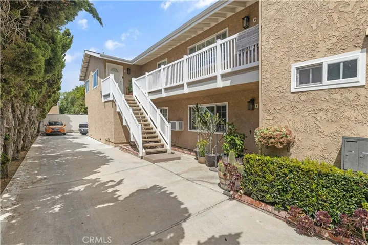 1717 Temple Avenue, Long Beach, California 90804