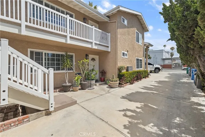 1717 Temple Avenue, Long Beach, California 90804