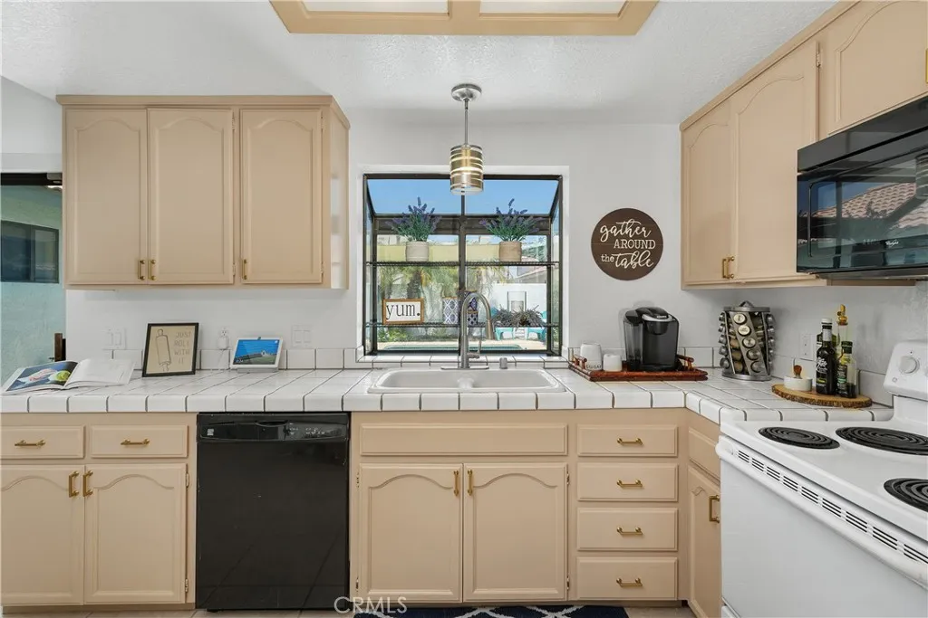 78680 Saguaro Road, La Quinta, California 92253 home-pic-12