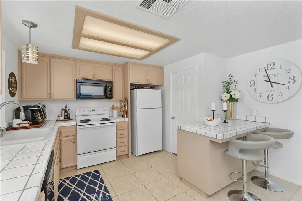 78680 Saguaro Road, La Quinta, California 92253 home-pic-10