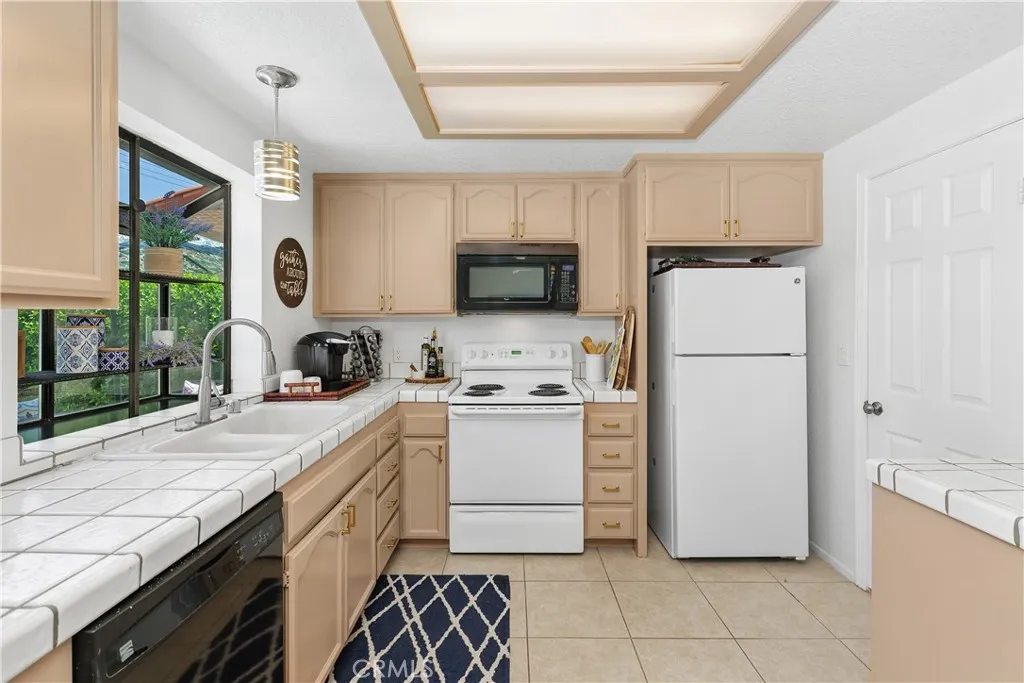78680 Saguaro Road, La Quinta, California 92253 home-pic-11