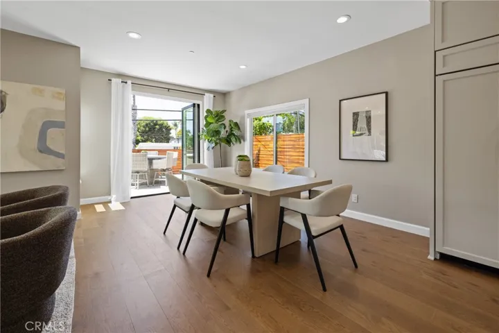 Flex space for living or dining areas