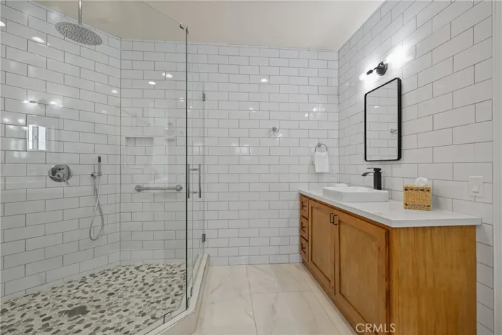 Primary bath - Upstairs - Full bath #1