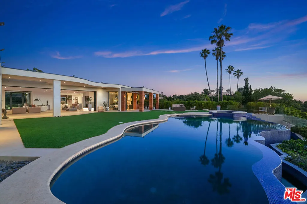 455 Castle Place, Beverly Hills, California 90210, 6 Bedrooms Bedrooms, ,7 BathroomsBathrooms,Residential,For Sale,Castle,25573815