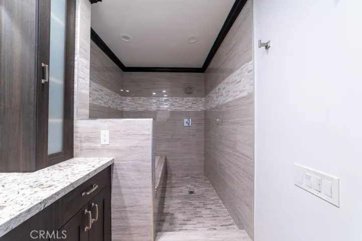 Primary Bathroom Shower/Tub