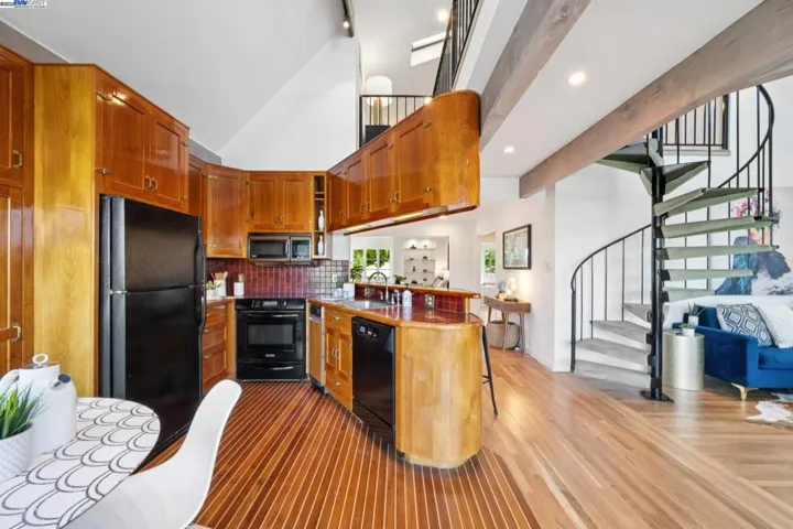 3127 Marina Drive, Alameda, California 94501