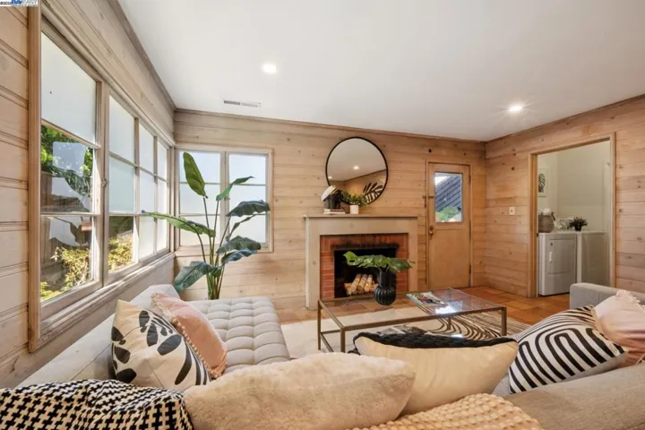 3127 Marina Drive, Alameda, California 94501