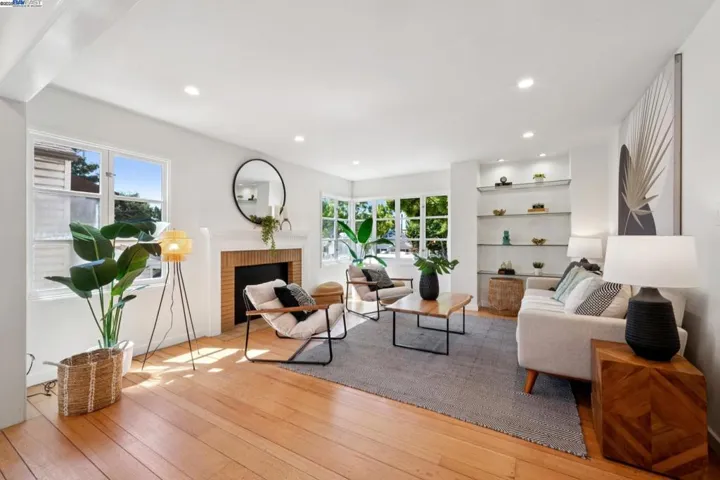 3127 Marina Drive, Alameda, California 94501