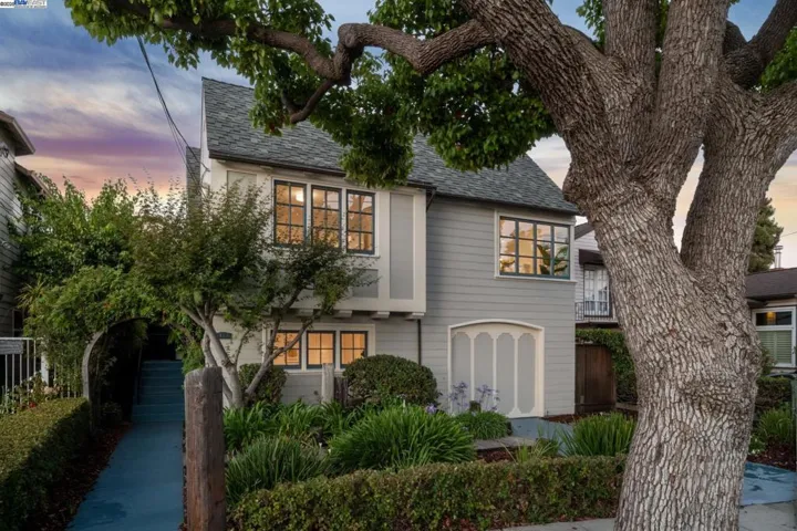 3127 Marina Drive, Alameda, California 94501