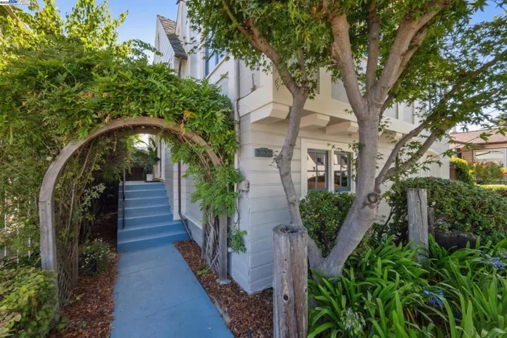 3127 Marina Drive, Alameda, California 94501