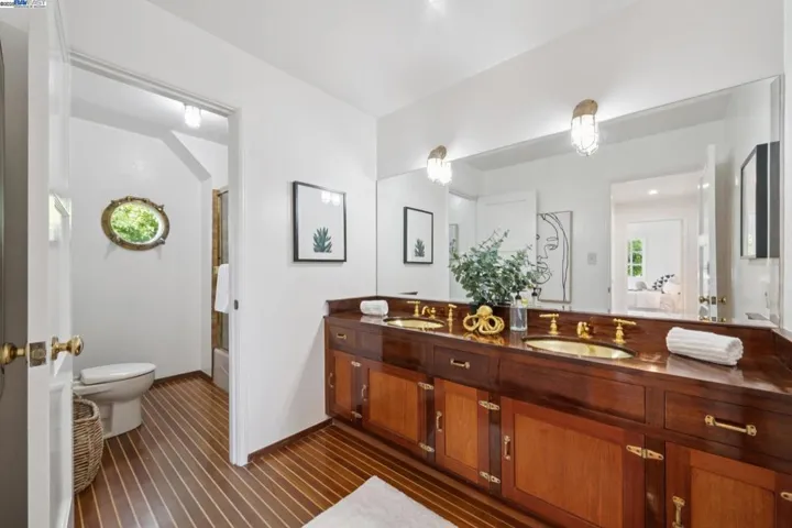 3127 Marina Drive, Alameda, California 94501